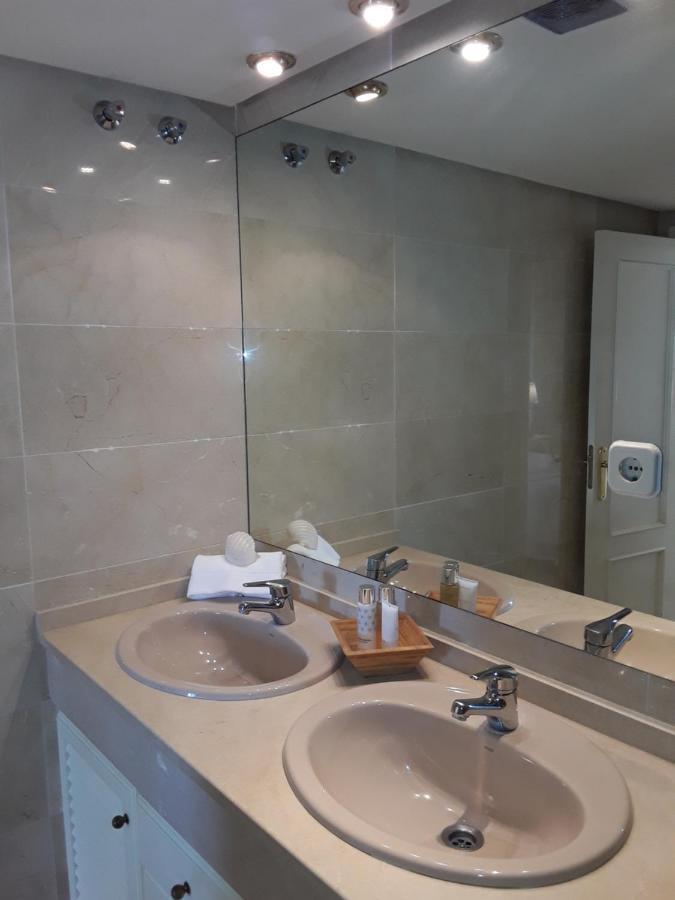 מארבלה Beachfront Neptuno I, Complex,Views,Pool,Garden, Elviria מראה חיצוני תמונה